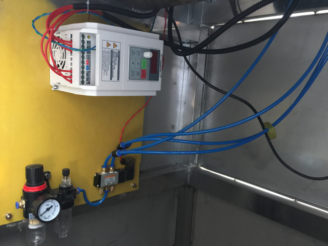 bên trong máy đóng nắp ropp.jpg