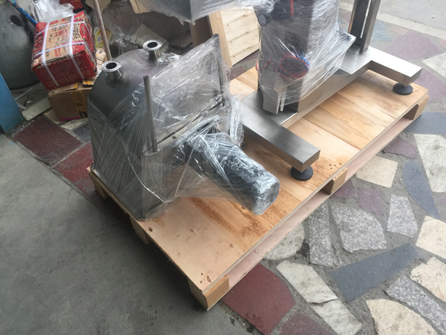 wooden case packaging machinery before shipping thùng gỗ đựng máy chiết rót.jpg