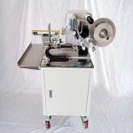 Máy dán nhãn cờ bán tự động cho bao bì thức ăn cho thú cưng hình xương chó