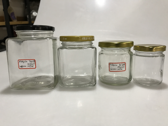 chai và nắp cho máy đóng nắp chân không.jpg