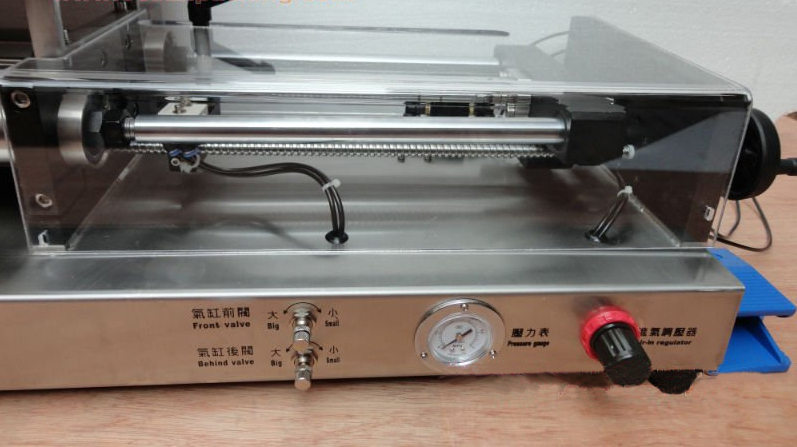 cận cảnh máy nghiền phễu hai mặt bị kẹt.jpg