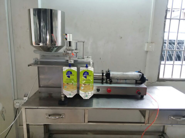 Máy chiết rót túi vòi (4).jpg