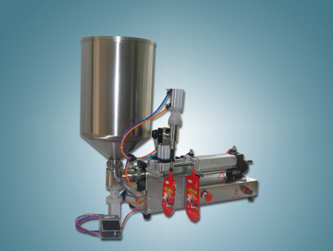 illustration of filling machine working máy chiết rót phễu nằm ngang cho túi vòi.jpg