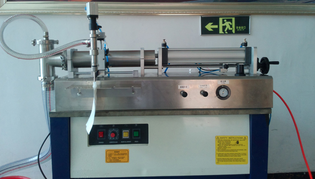 without hopper filling machine MÁY LÀM ĐẦY TÚI VỎ KHÔNG CÓ PHỄU.jpg