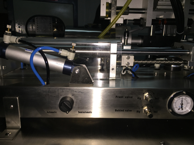 horizontal filling machine for filling process máy chiết rót ngang cho ống máy chiết rót niêm phong.jpg