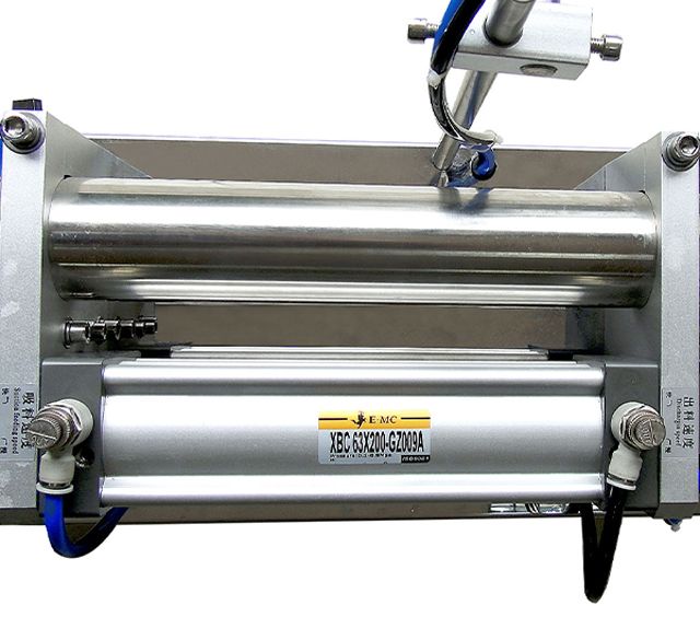 pneumatic filling machine manual for liquid cosmetic field máy chiết rót cho khách hàng Hoa Kỳ (3).jpg