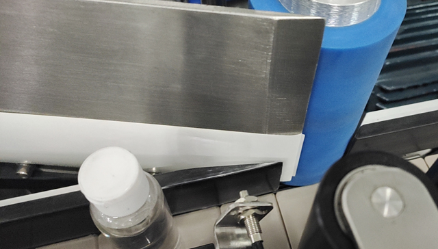 quy trình dán nhãn cho chai.jpg