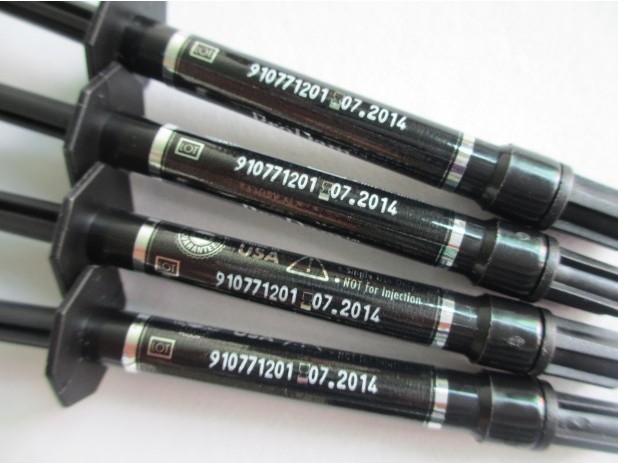 labeling printer machine for syringes in nhãn ống tiêm.jpg