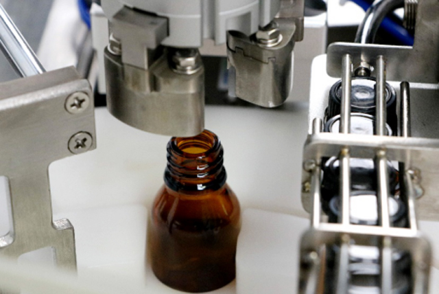 máy chiết rót chai dầu để bàn.jpg