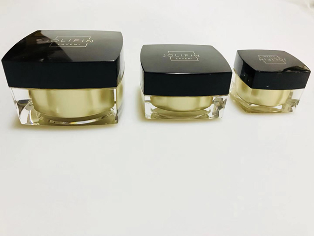 lọ vuông màu đen để đóng nắp