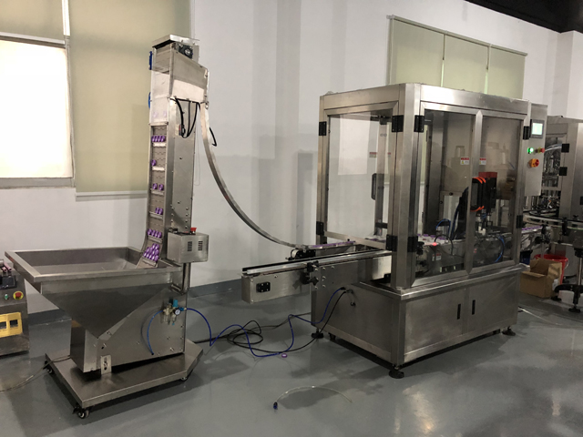 máy đóng nắp máy mỹ phẩm.JPG